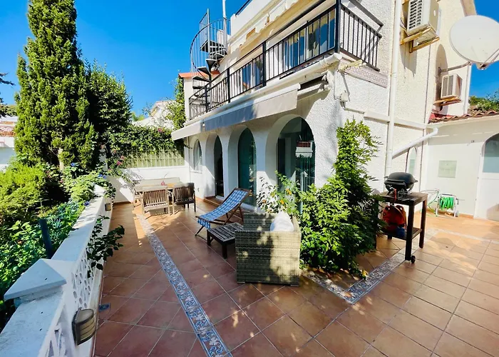 Дом отдыха Costabella House -