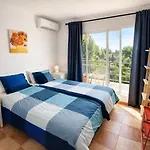 Casa de Férias House With Private Garden In Peaceful Area Close To Everything - Magnolia *