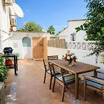House With Private Garden In Peaceful Area Close To Everything - Magnolia Holiday home
