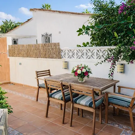House With Private Garden In Peaceful Area Close To Everything - Magnolia מארבלה