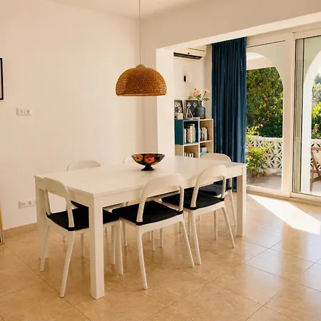 House With Private Garden In Peaceful Area Close To Everything - Magnolia *