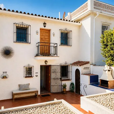 House With Private Garden In Peaceful Area Close To Everything - Magnolia بيت للعطل