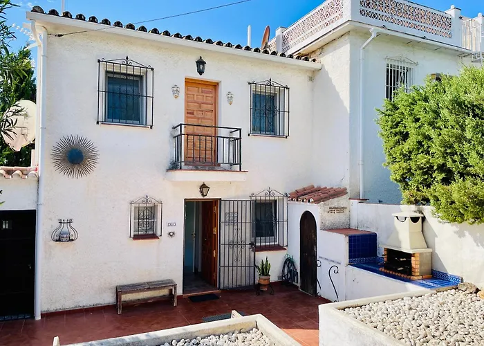 Costabella House - *