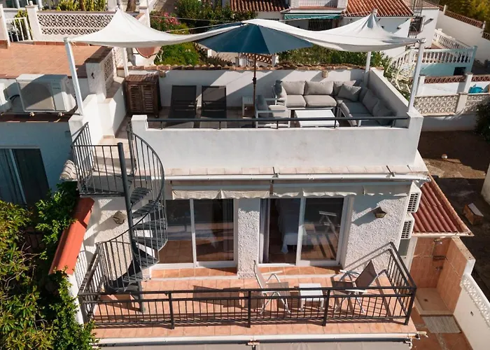 Costabella House - *